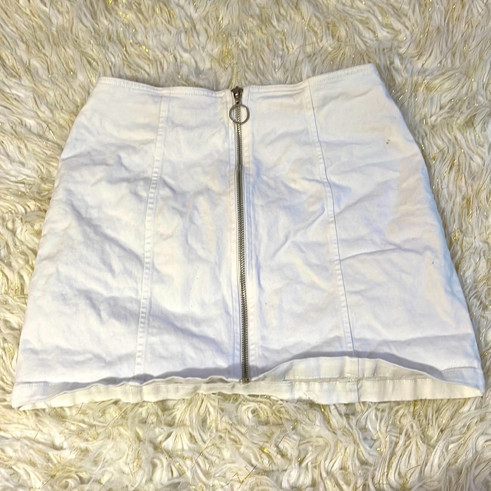 White denim mid rise skirt